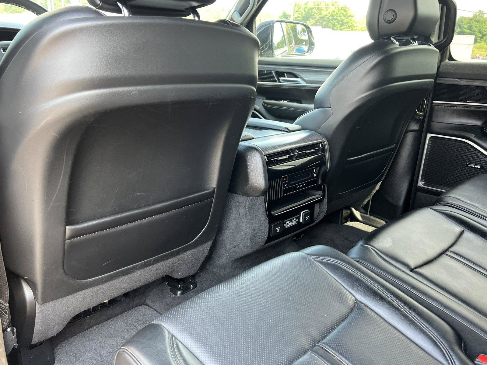 Used 2024 Jeep Wagoneer Series II w/ Flexible Seating Group AWD/4WD image 35