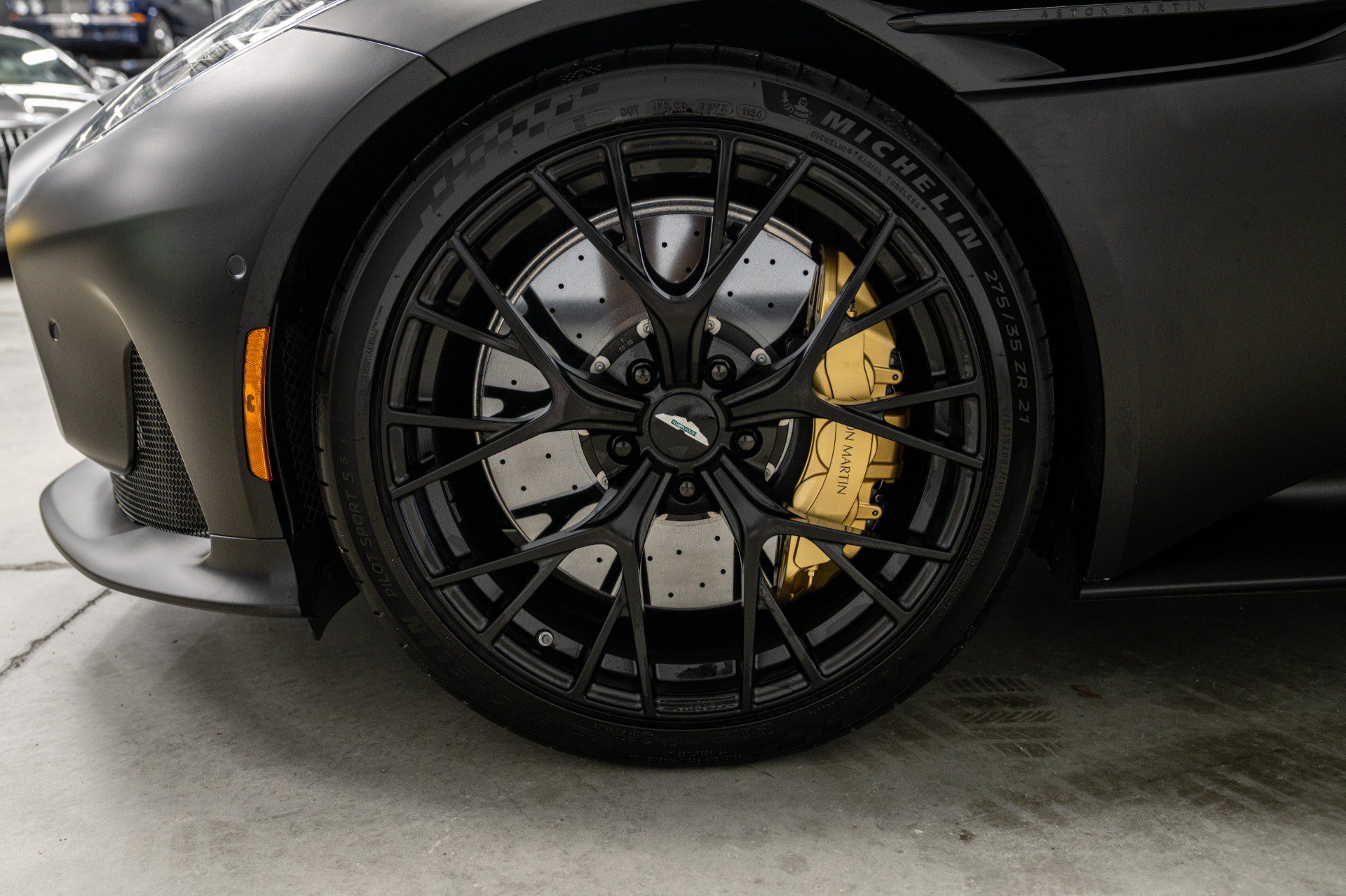 Used 2025 Aston Martin DB12 Convertible RWD image 9