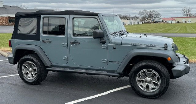 Used 2015 Jeep Wrangler Unlimited Rubicon w/ Connectivity Group image 13