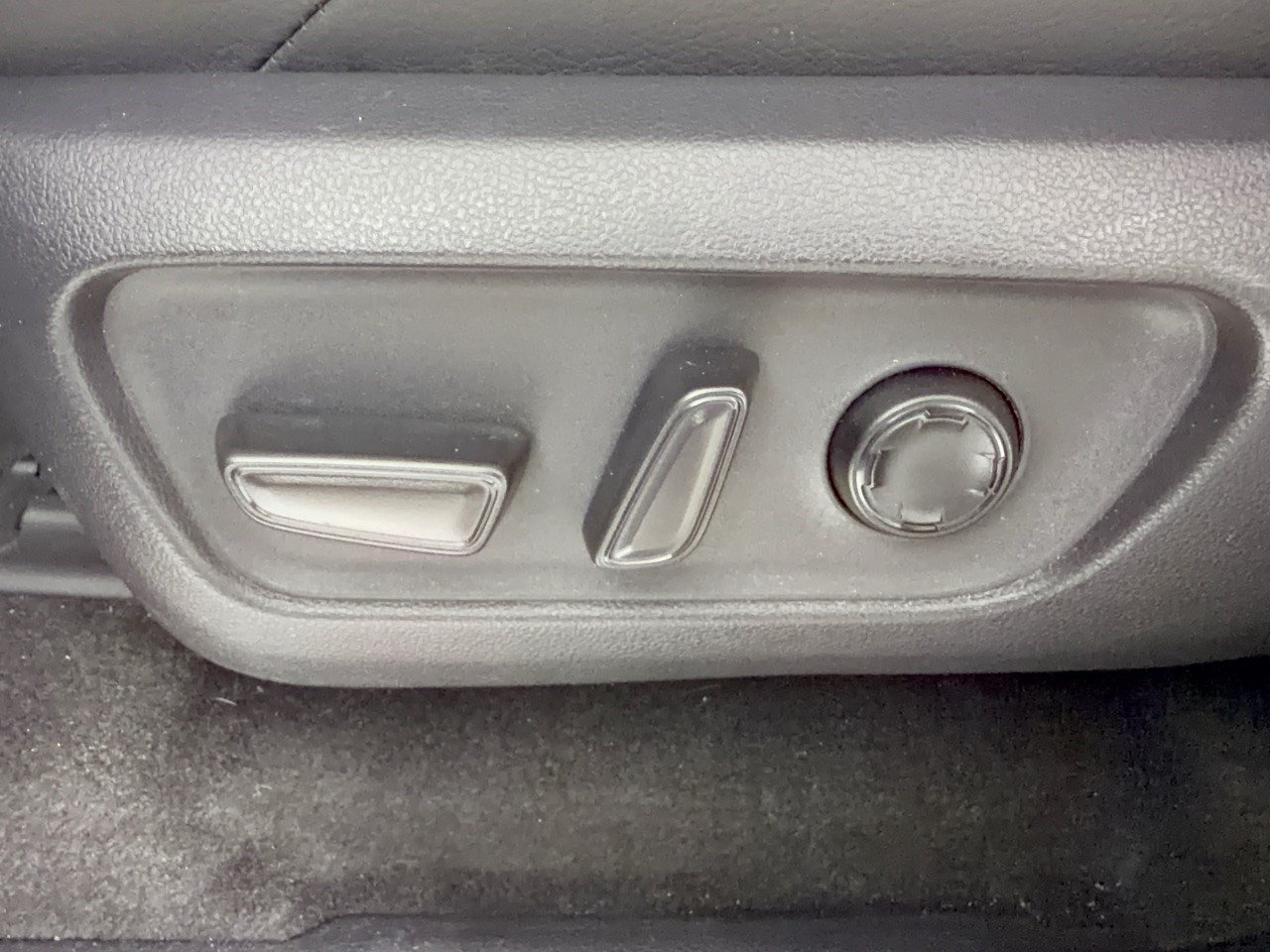 Used 2025 Toyota 4Runner Limited AWD/4WD image 16
