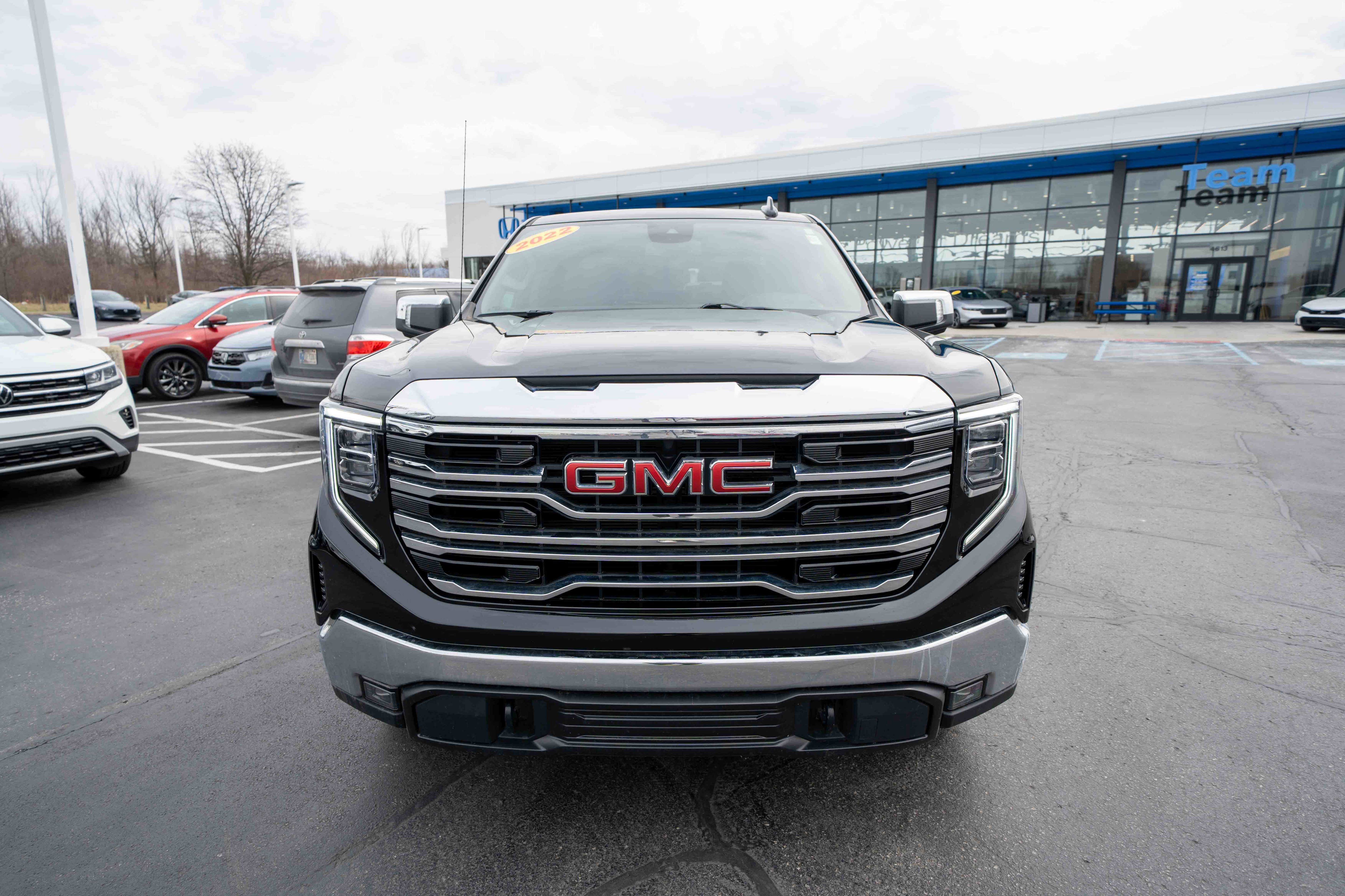 Used 2023 GMC Sierra 1500 SLT AWD/4WD image 2