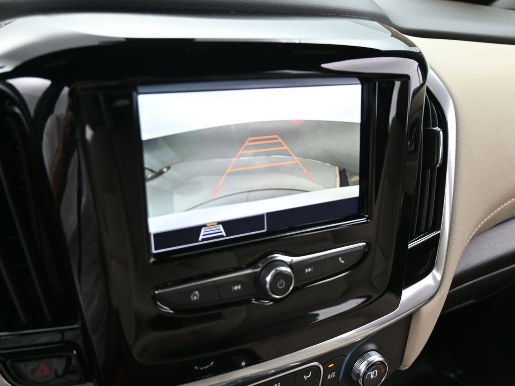 Used 2022 Chevrolet Traverse LS image 21