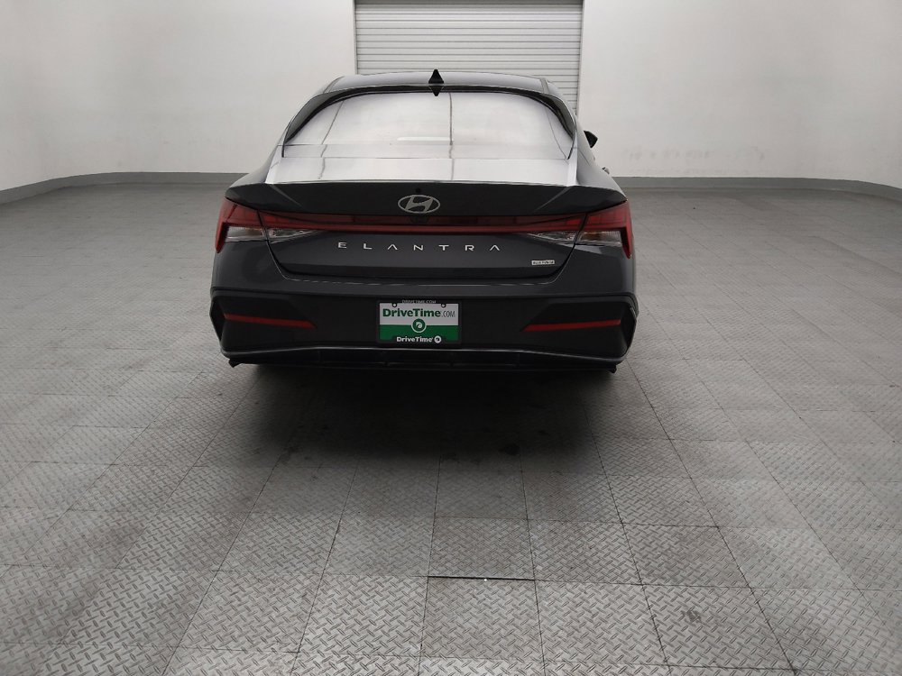 Used 2025 Hyundai Elantra Hybrid FWD image 7