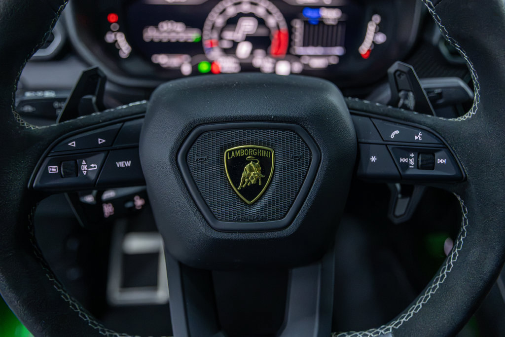 Used 2023 Lamborghini Urus Performante AWD/4WD image 40