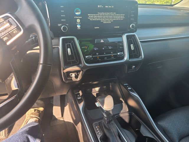 Used 2022 Kia Sorento S w/ Panoramic Sunroof Package AWD/4WD image 2