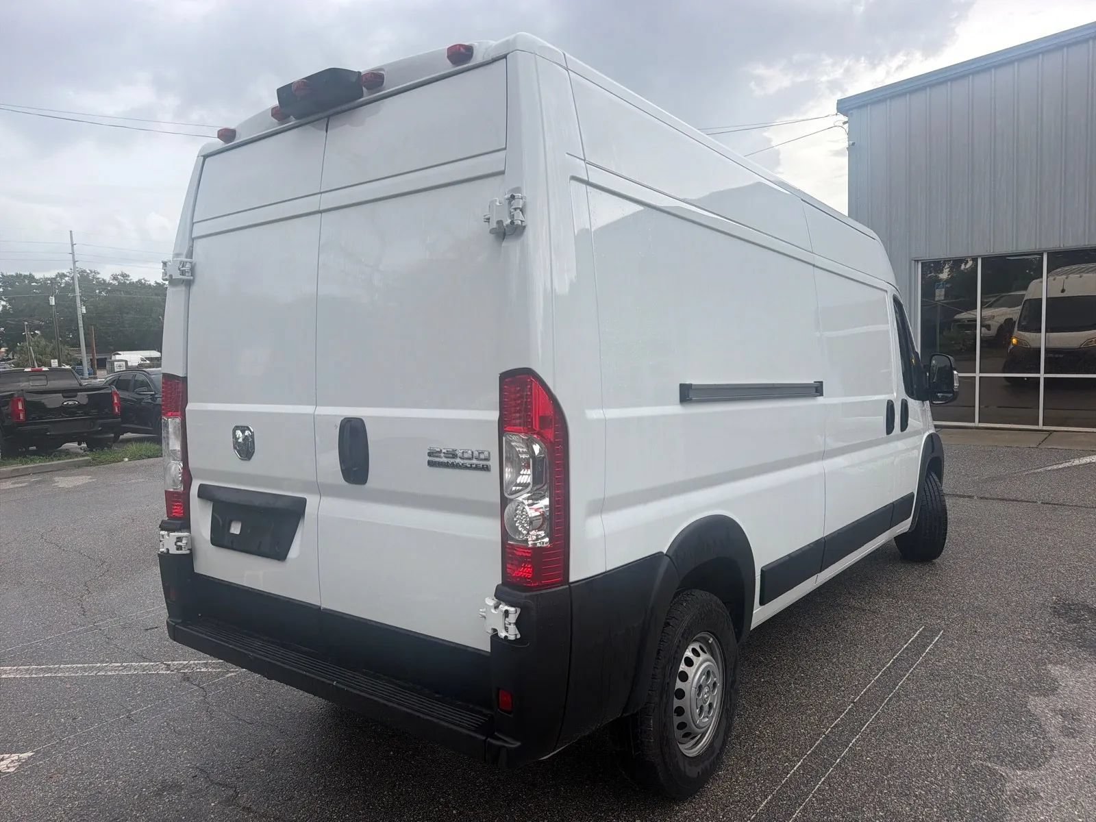 Used 2025 RAM ProMaster 2500 w/ Convenience Group FWD image 7