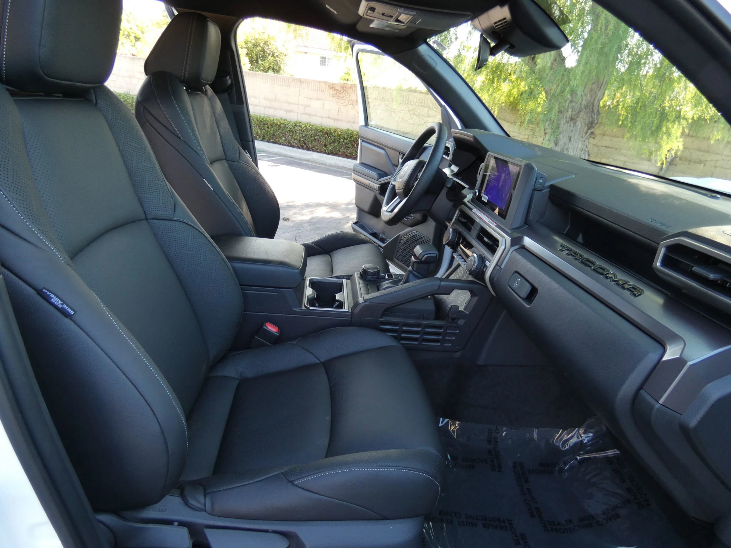 Used 2025 Toyota Tacoma TRD Sport image 32