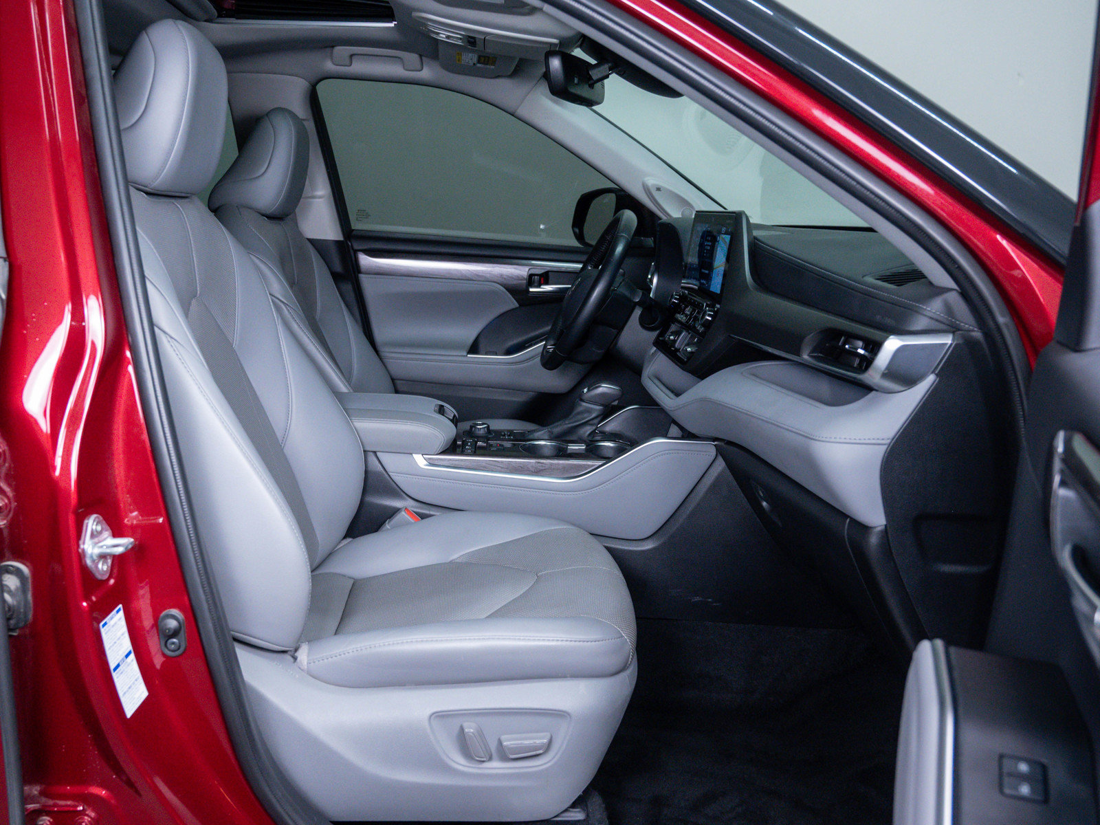 Used 2021 Toyota Highlander Limited image 11