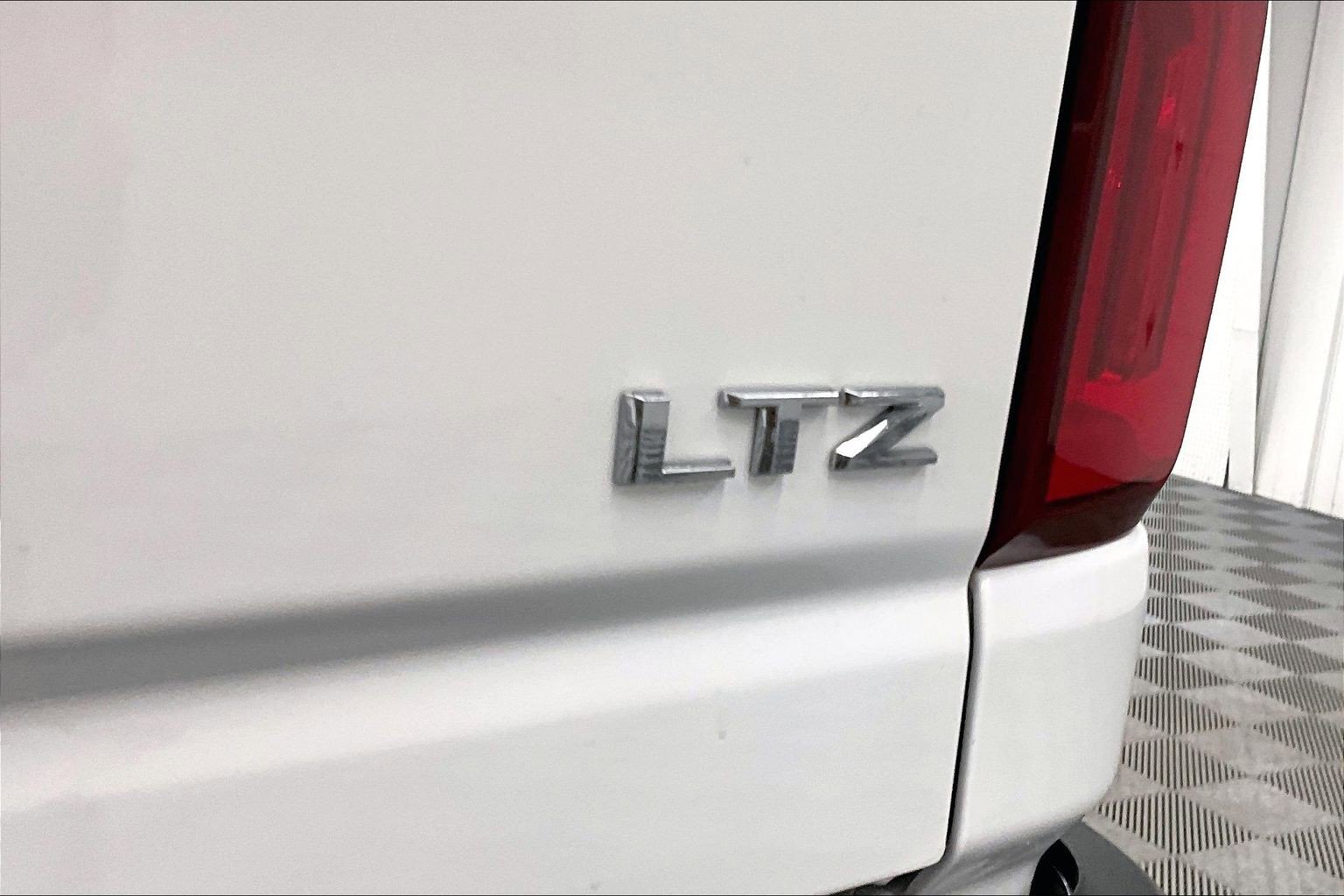 Used 2024 Chevrolet Silverado 3500 LTZ AWD/4WD image 9