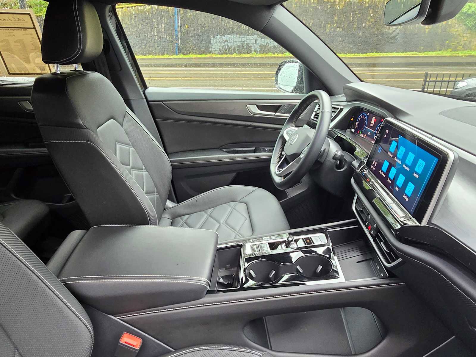 Used 2025 Volkswagen Atlas Cross Sport SE image 10