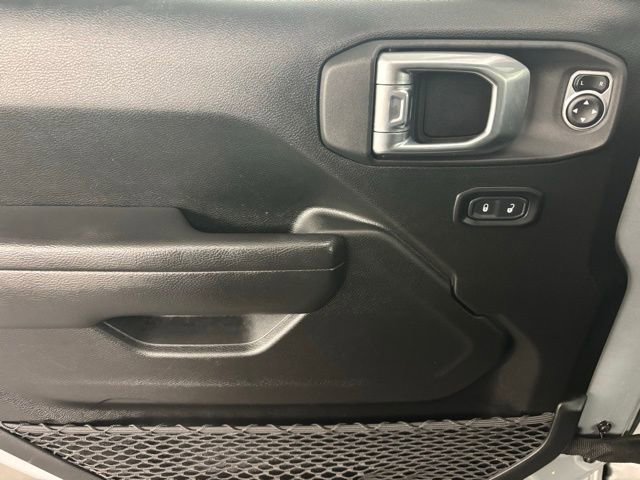 Used 2022 Jeep Gladiator Willys AWD/4WD image 19