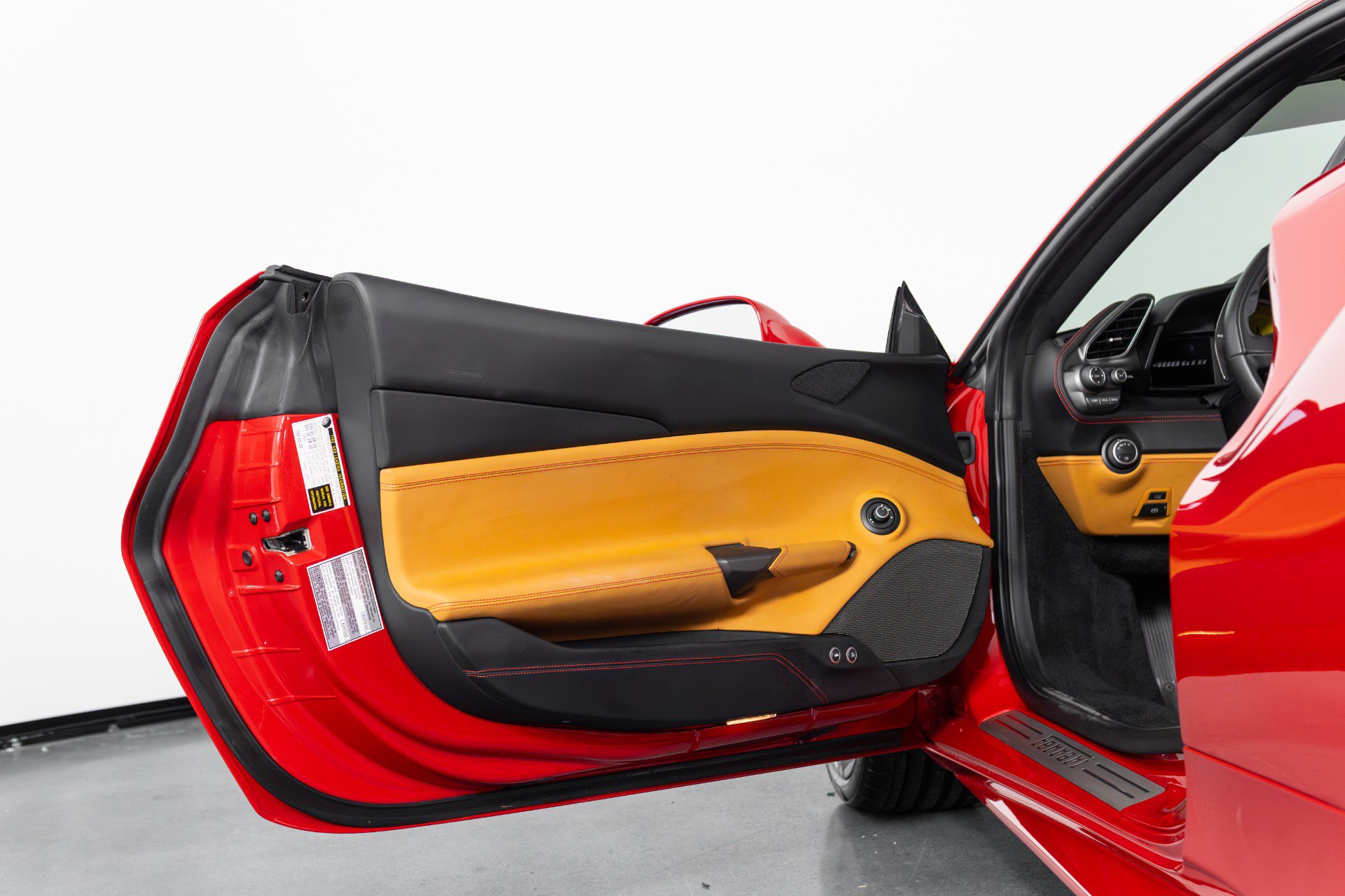 Used 2017 Ferrari 488 GTB RWD image 31