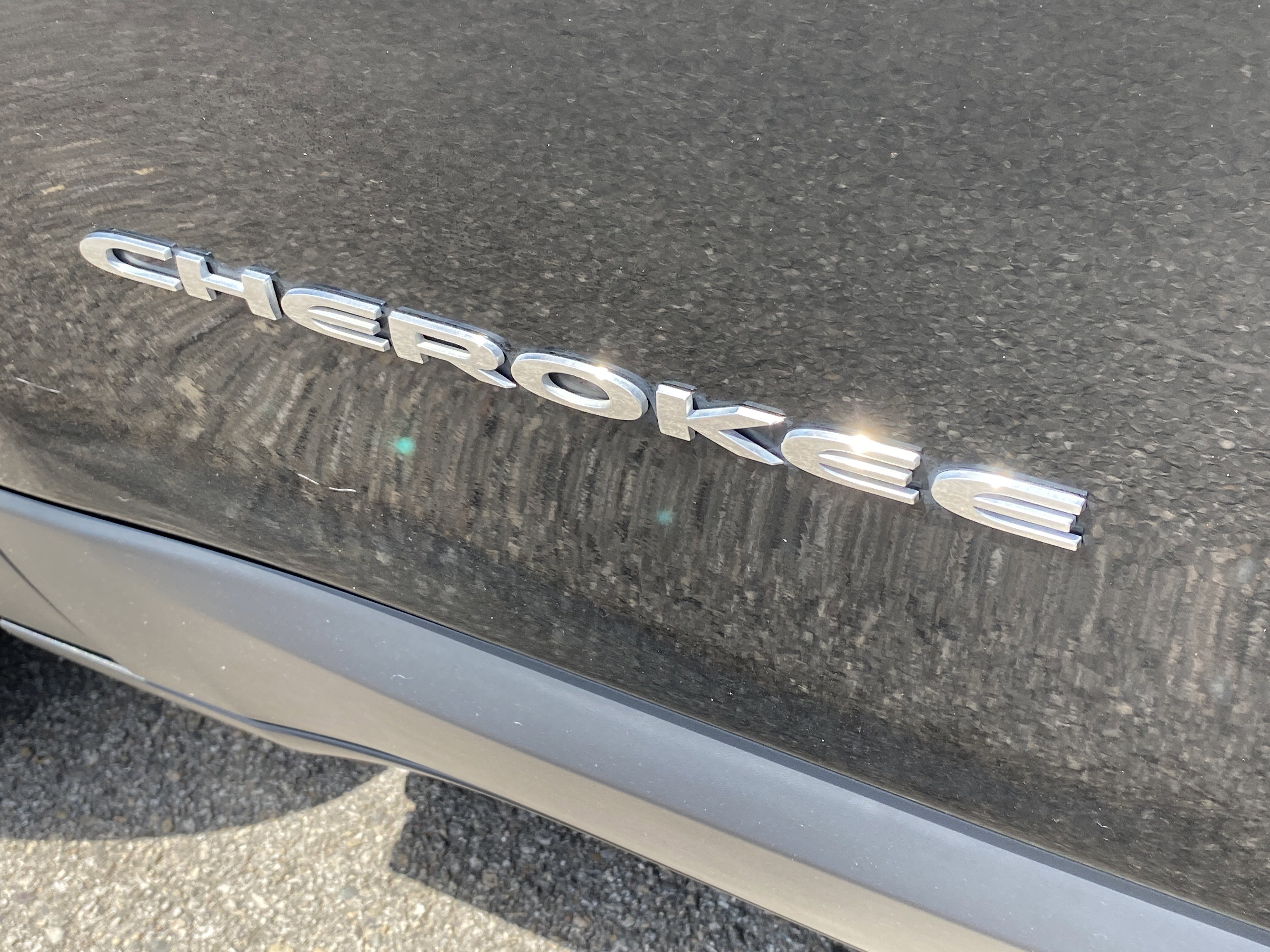 Used 2018 Jeep Cherokee Latitude FWD image 26