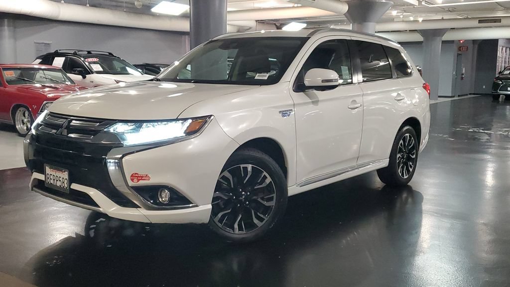 Used 2018 Mitsubishi Outlander GT AWD/4WD image 36