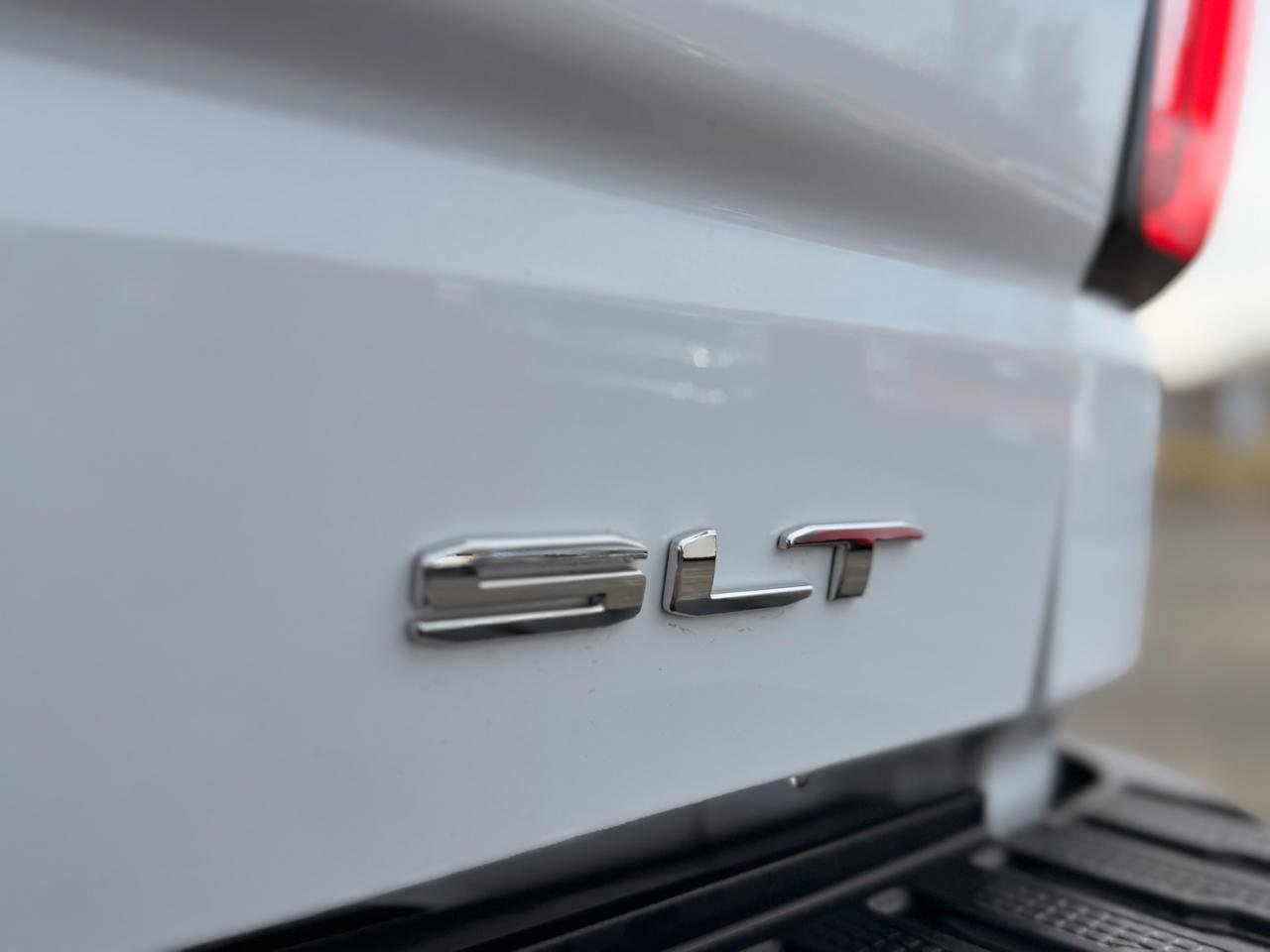 Used 2026 GMC Sierra 1500 SLT image 18