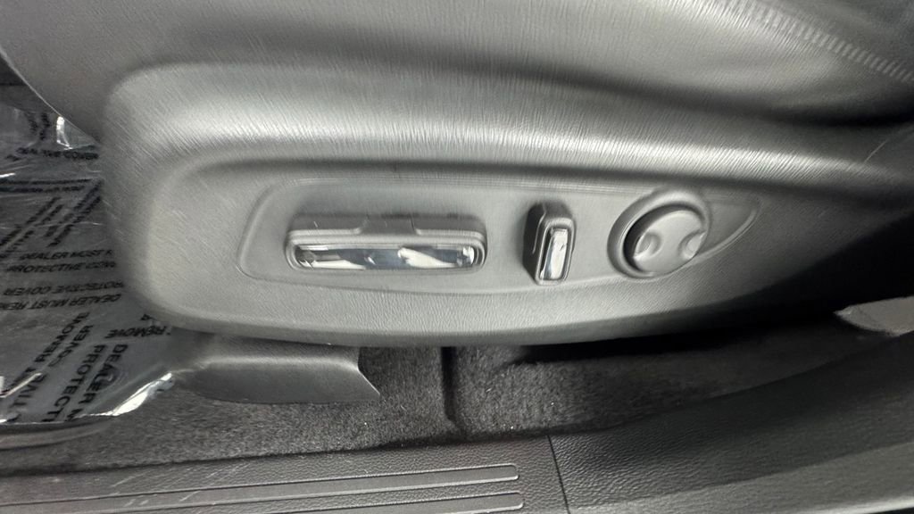 Used 2025 Honda CR-V EX-L image 11