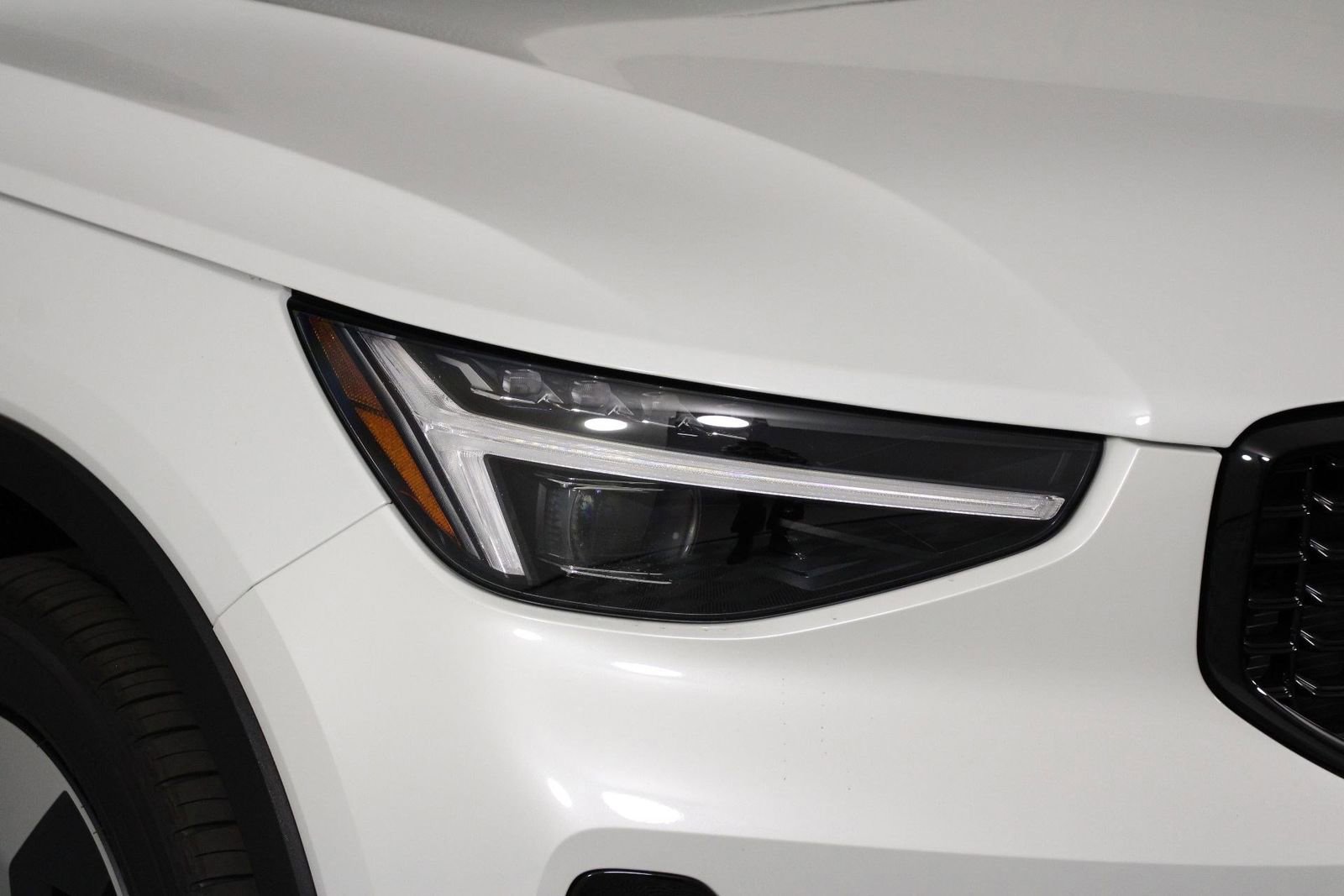 New 2026 Volvo XC40 B4 Plus w/ Climate Package image 14