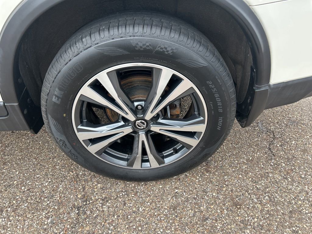 Used 2018 Nissan Rogue SL w/ Premium Package image 26
