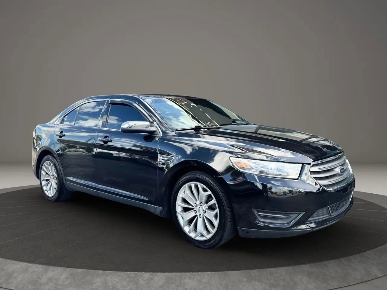 Used 2015 Ford Taurus Limited FWD image 3