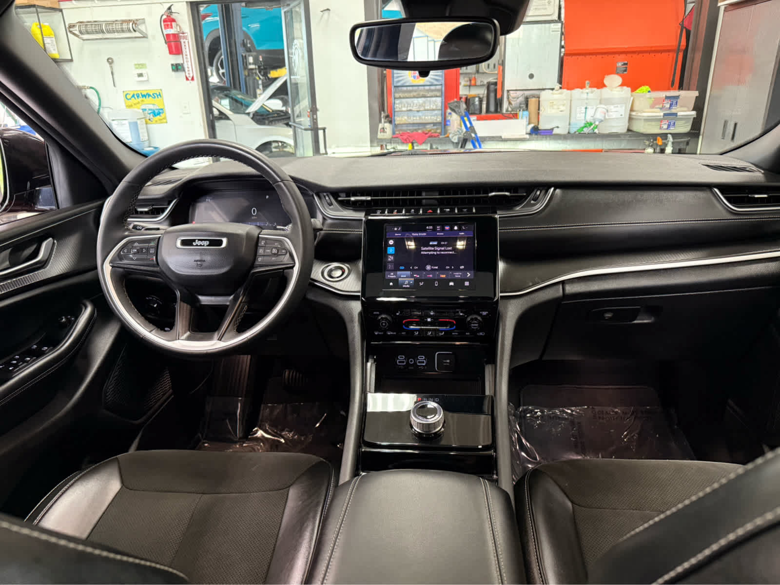 Used 2023 Jeep Grand Cherokee L Laredo AWD/4WD image 32