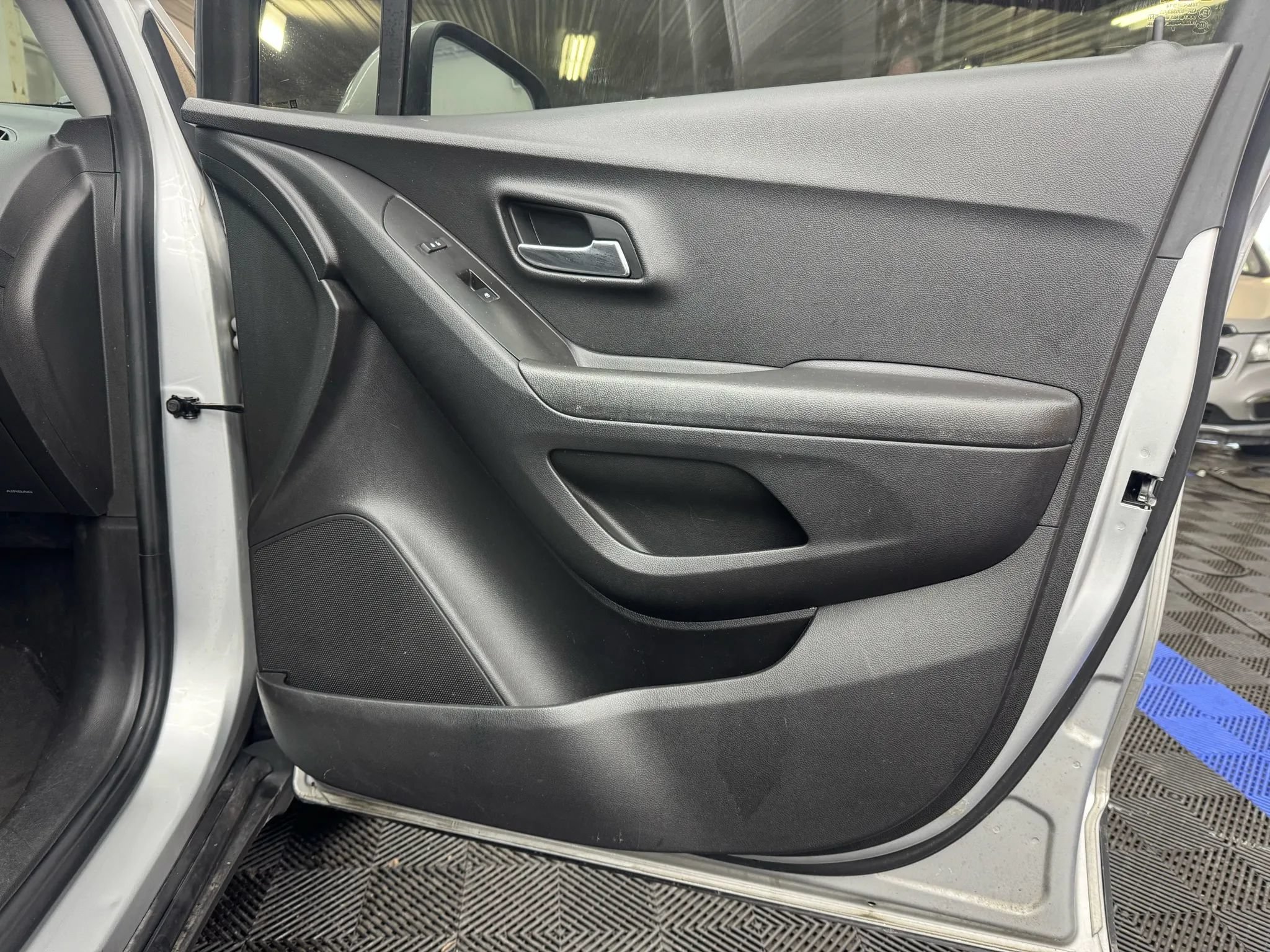 Used 2018 Chevrolet Trax LS AWD/4WD image 6