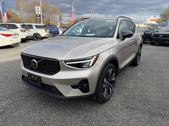 Certified 2023 Volvo XC40 B5 Plus w/ Driver Assist Package image 6