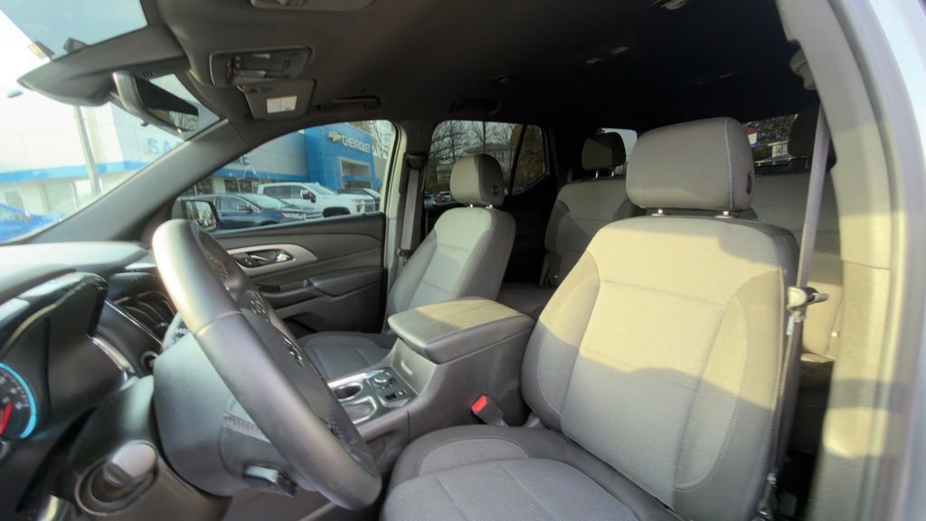Used 2023 Chevrolet Traverse LT w/ Midnight/Sport Edition image 8