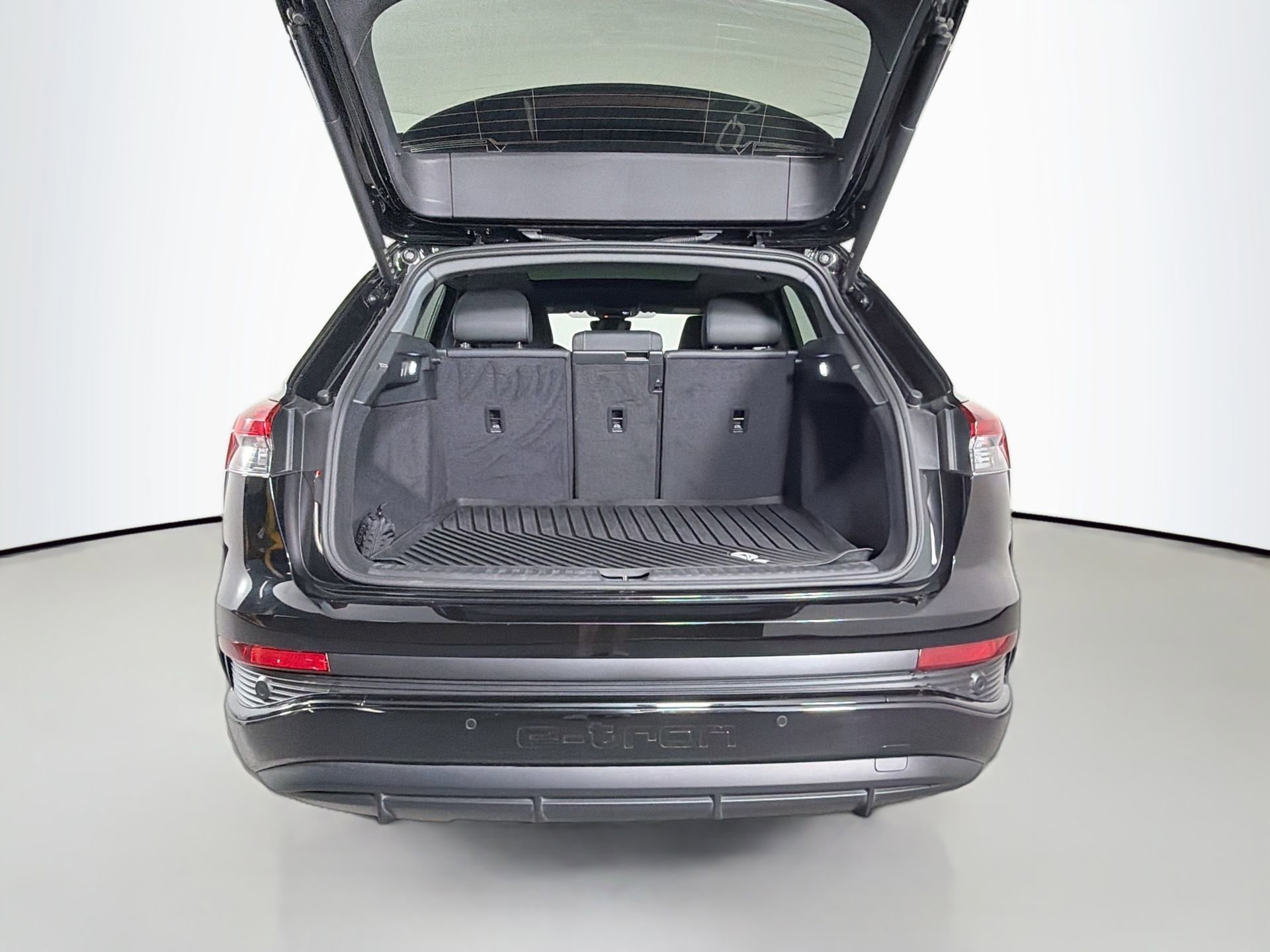 Used 2022 Audi Q4 e-tron Premium Plus image 25