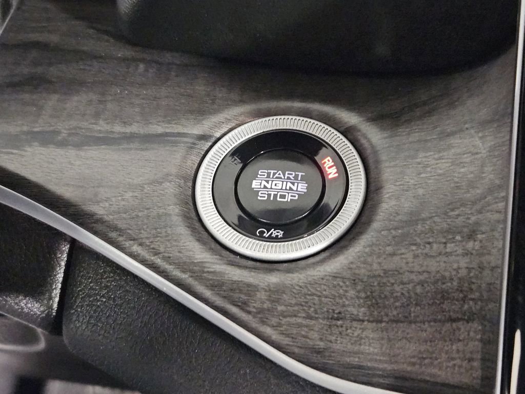 Used 2024 Jeep Grand Cherokee L Limited w/ Luxury Tech Group II image 17