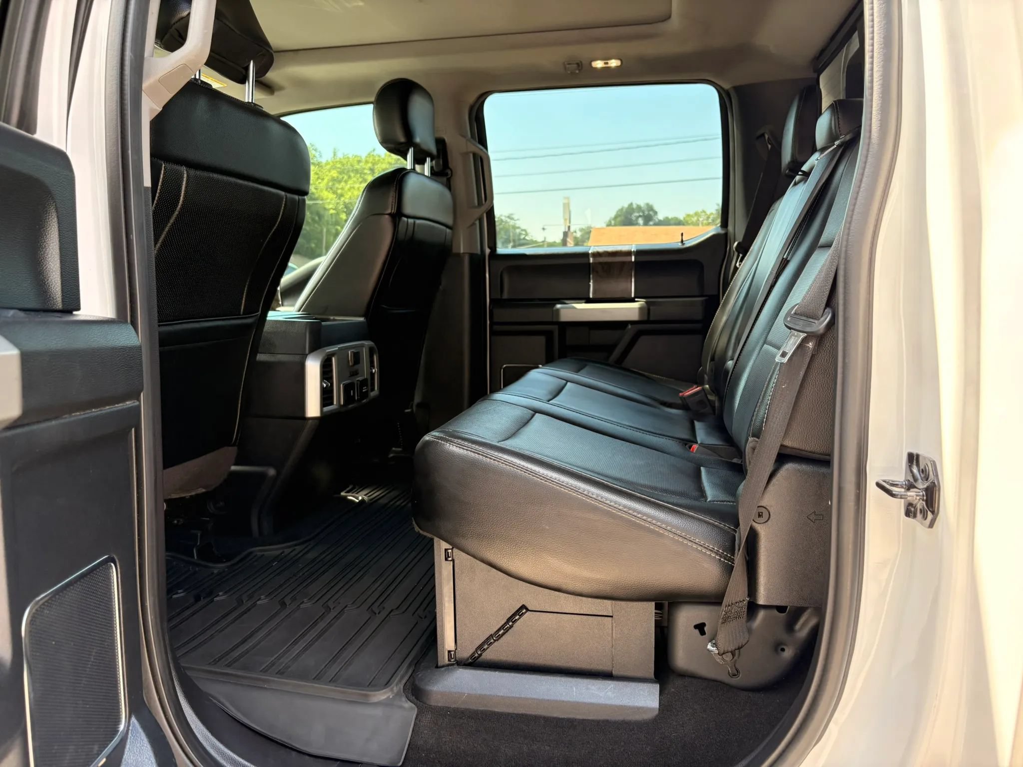 Used 2018 Ford F250 Lariat w/ Lariat Ultimate Package AWD/4WD image 13