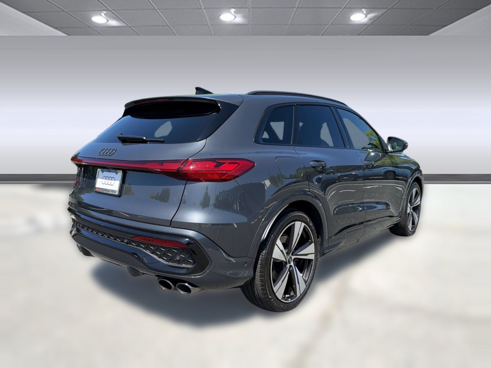 Certified 2025 Audi SQ5 Prestige AWD/4WD image 9
