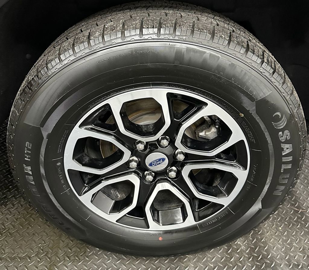 Used 2024 Ford Expedition Max XLT image 9