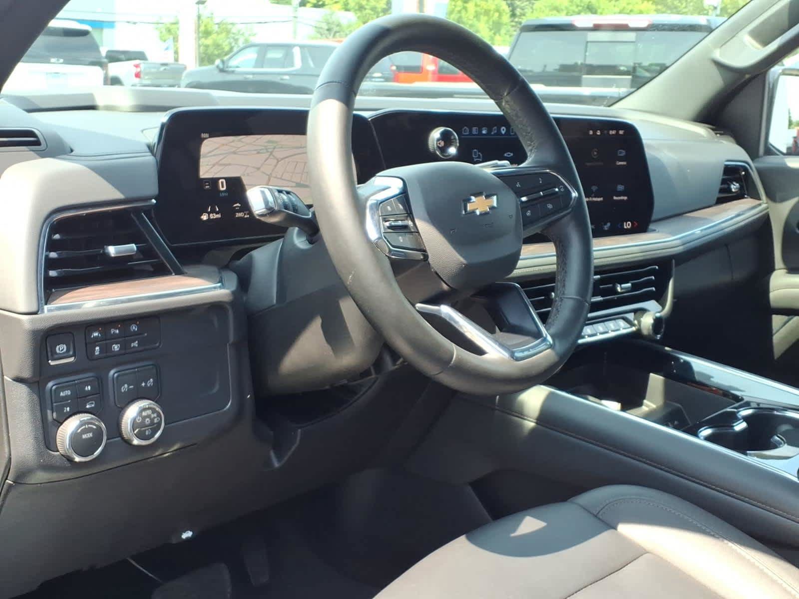 Used 2026 Chevrolet Suburban LT w/ Comfort Package AWD/4WD image 9