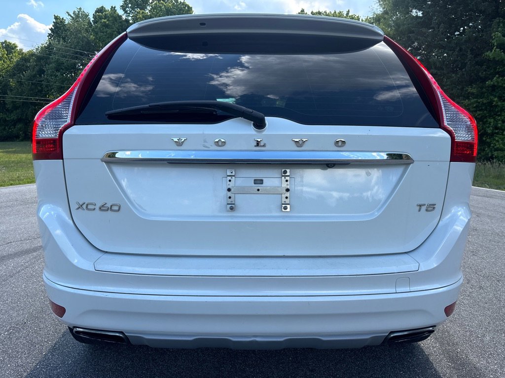 Used 2017 Volvo XC60 T5 FWD image 4