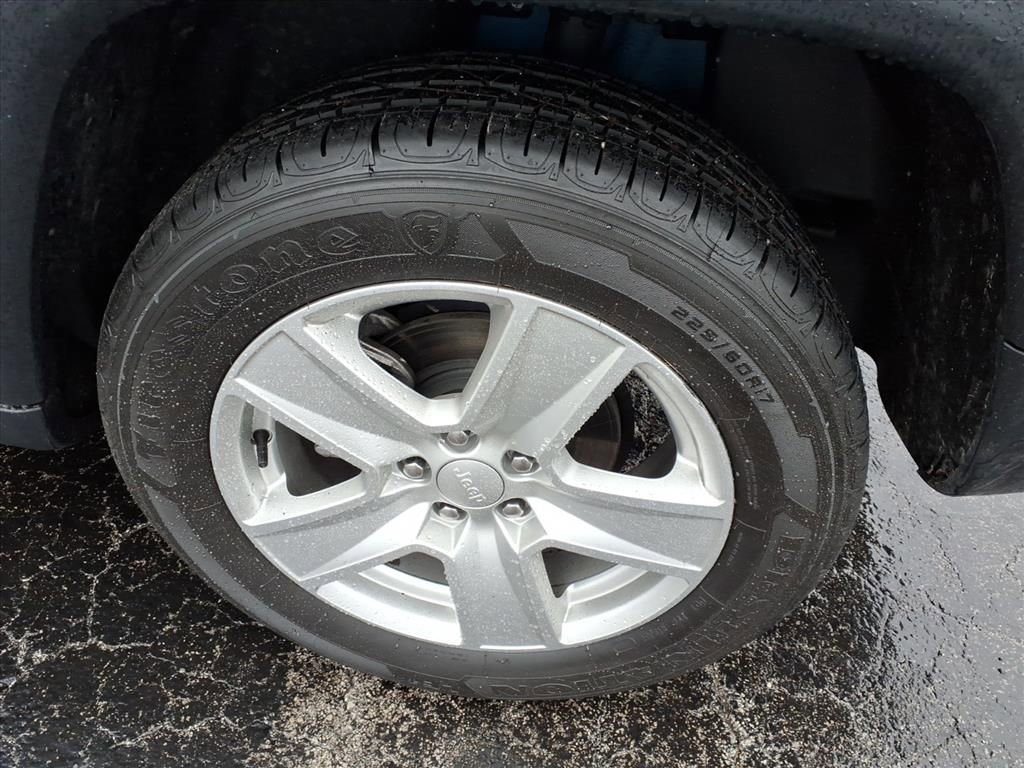 Certified 2022 Jeep Compass Latitude w/ Convenience Group image 5