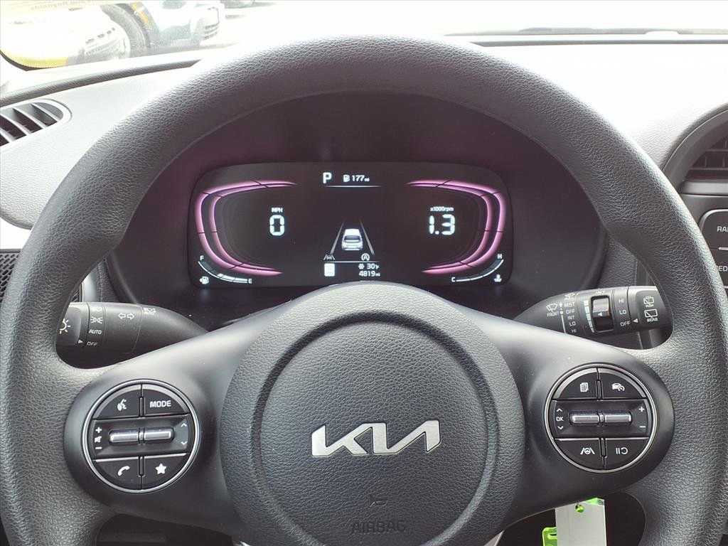 Used 2023 Kia Soul LX image 11