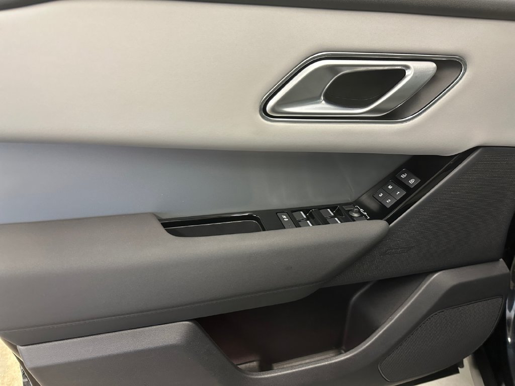 Used 2025 Land Rover Range Rover Velar S AWD/4WD image 19