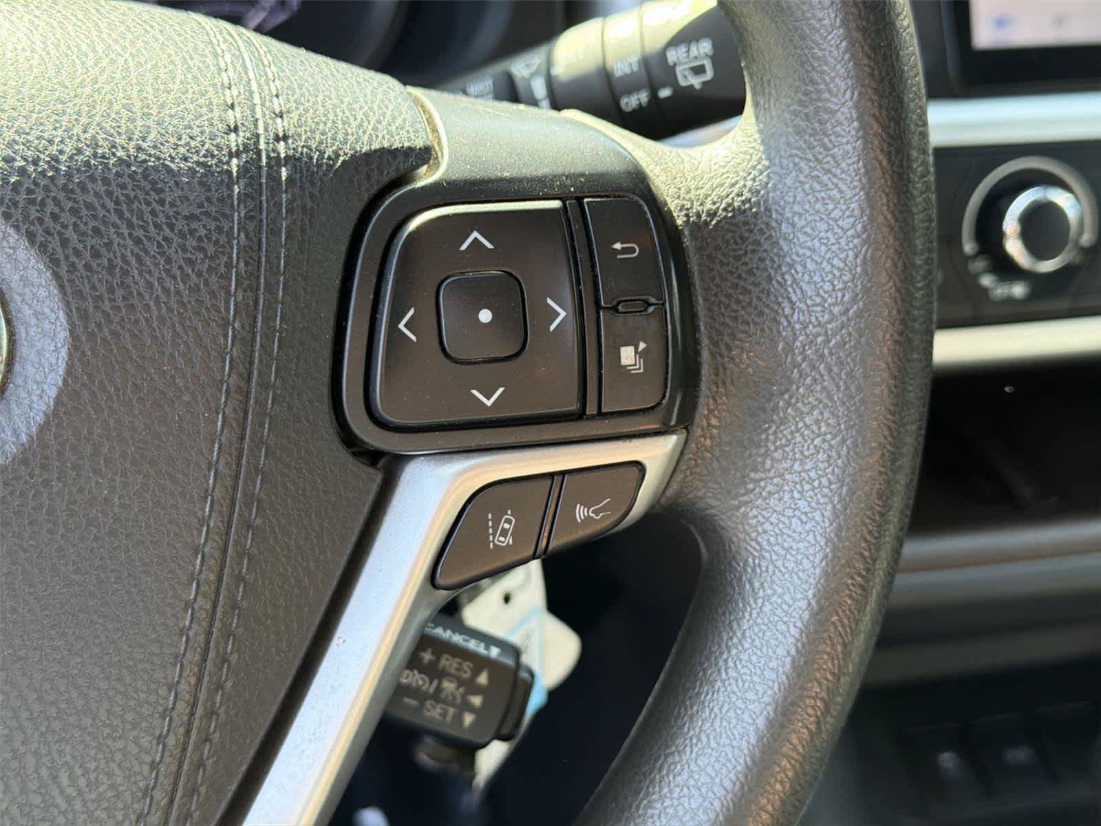 Used 2019 Toyota Highlander LE FWD image 34