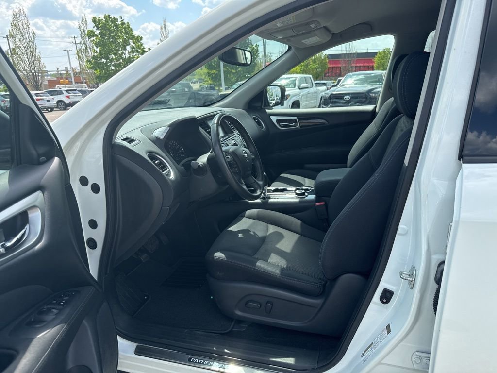 Used 2017 Nissan Pathfinder SV w/ SV Tech Package AWD/4WD image 8