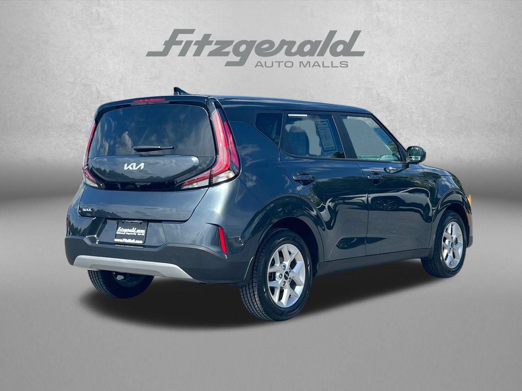 Used 2025 Kia Soul LX w/ LX Technology Package FWD image 8