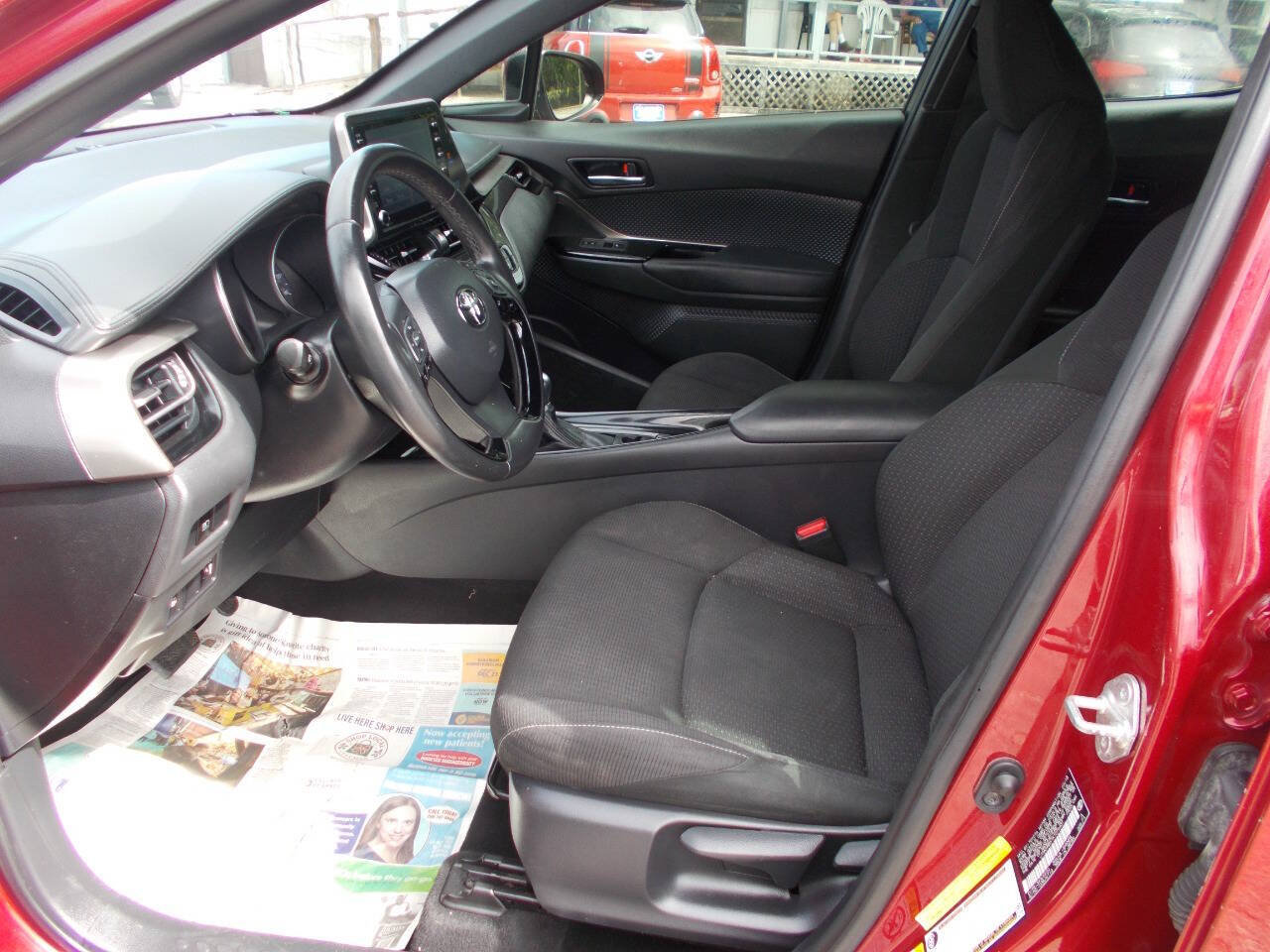 Used 2019 Toyota C-HR XLE FWD image 5