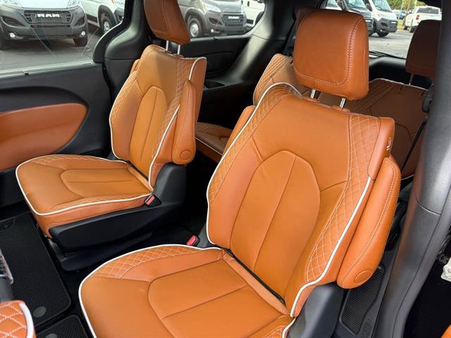 New 2026 Chrysler Pacifica Pinnacle image 5