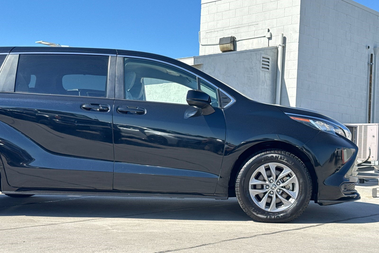 Used 2022 Toyota Sienna LE FWD image 35