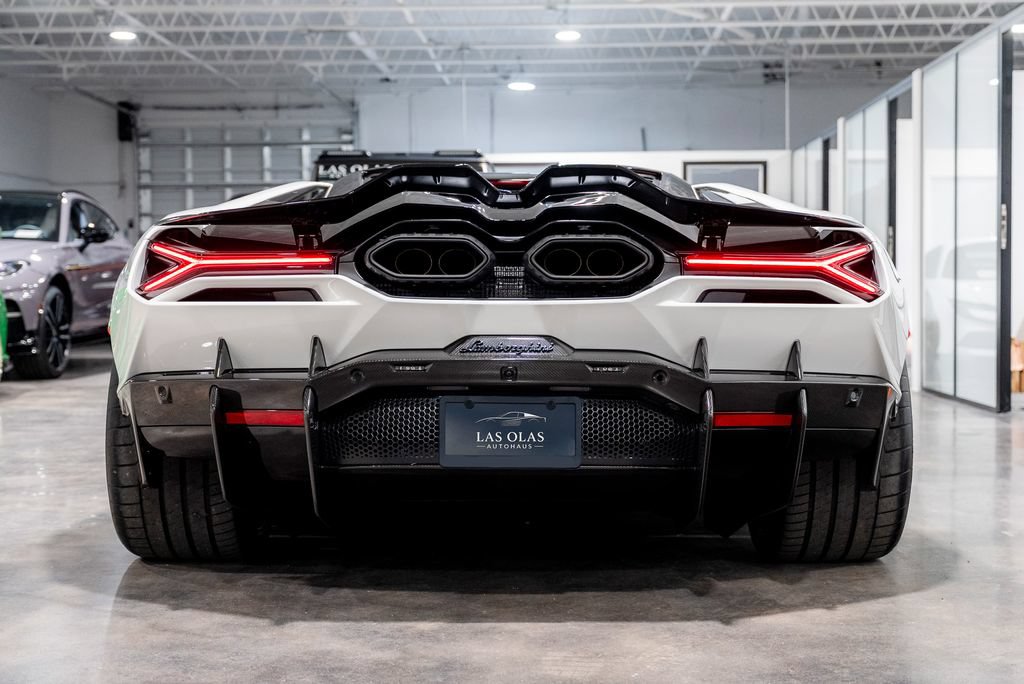 Used 2025 Lamborghini Revuelto AWD/4WD image 31