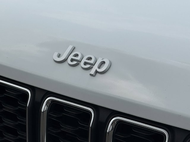 Used 2025 Jeep Grand Cherokee Laredo X w/ Luxury Tech Group I AWD/4WD image 25
