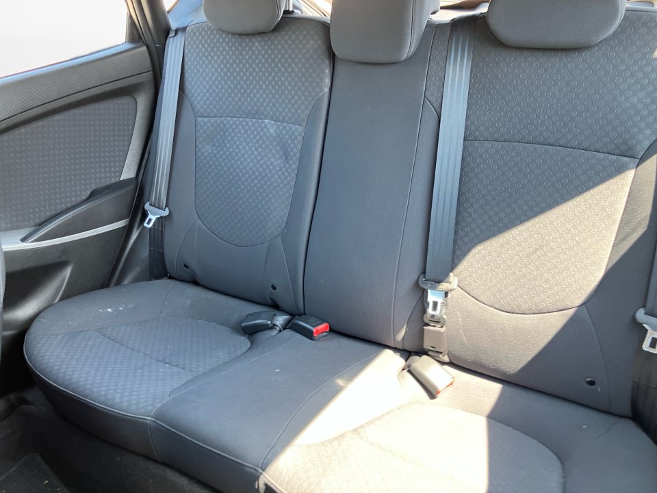 Used 2014 Hyundai Accent SE w/ Option Group 3 FWD image 15