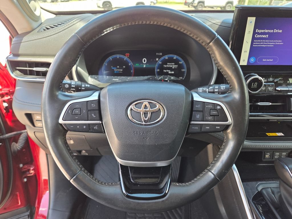 Used 2023 Toyota Highlander Limited FWD image 31