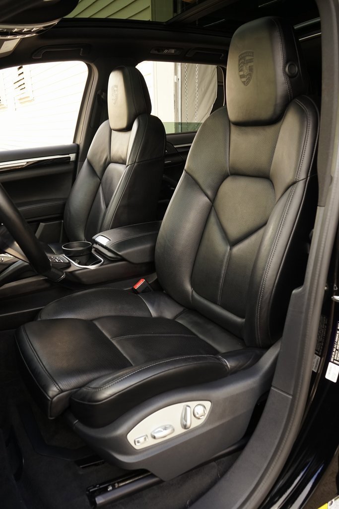Used 2017 Porsche Cayenne S image 9