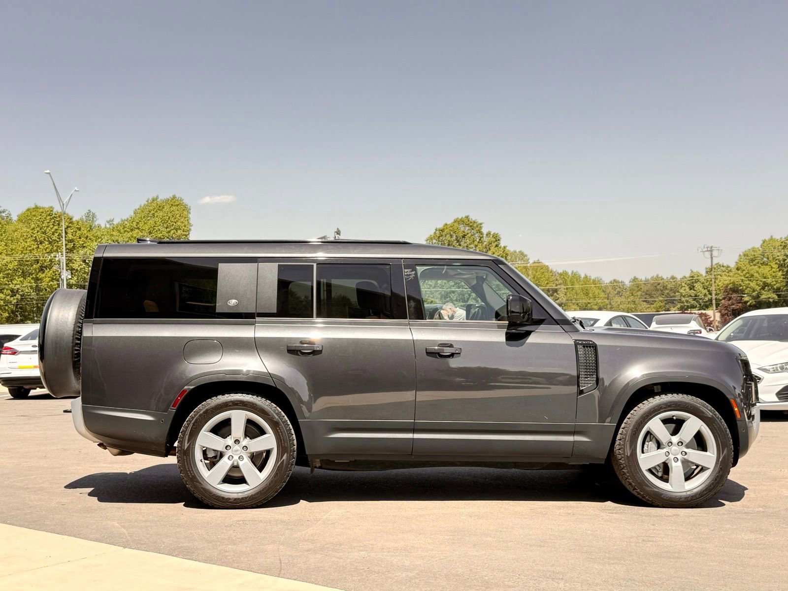 Used 2023 Land Rover Defender 130 First Edition AWD/4WD image 9