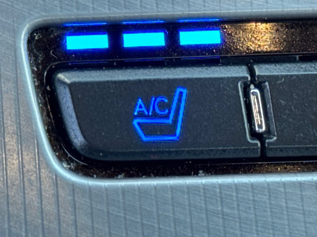Used 2019 Lincoln MKZ Reserve FWD image 47
